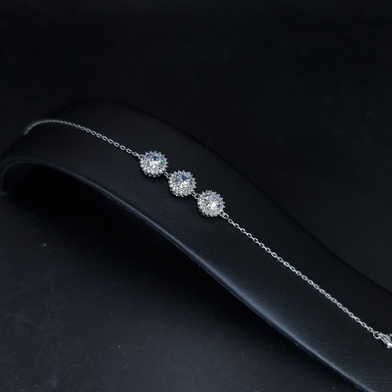 Clear Circular Zircon Stones Bracelet