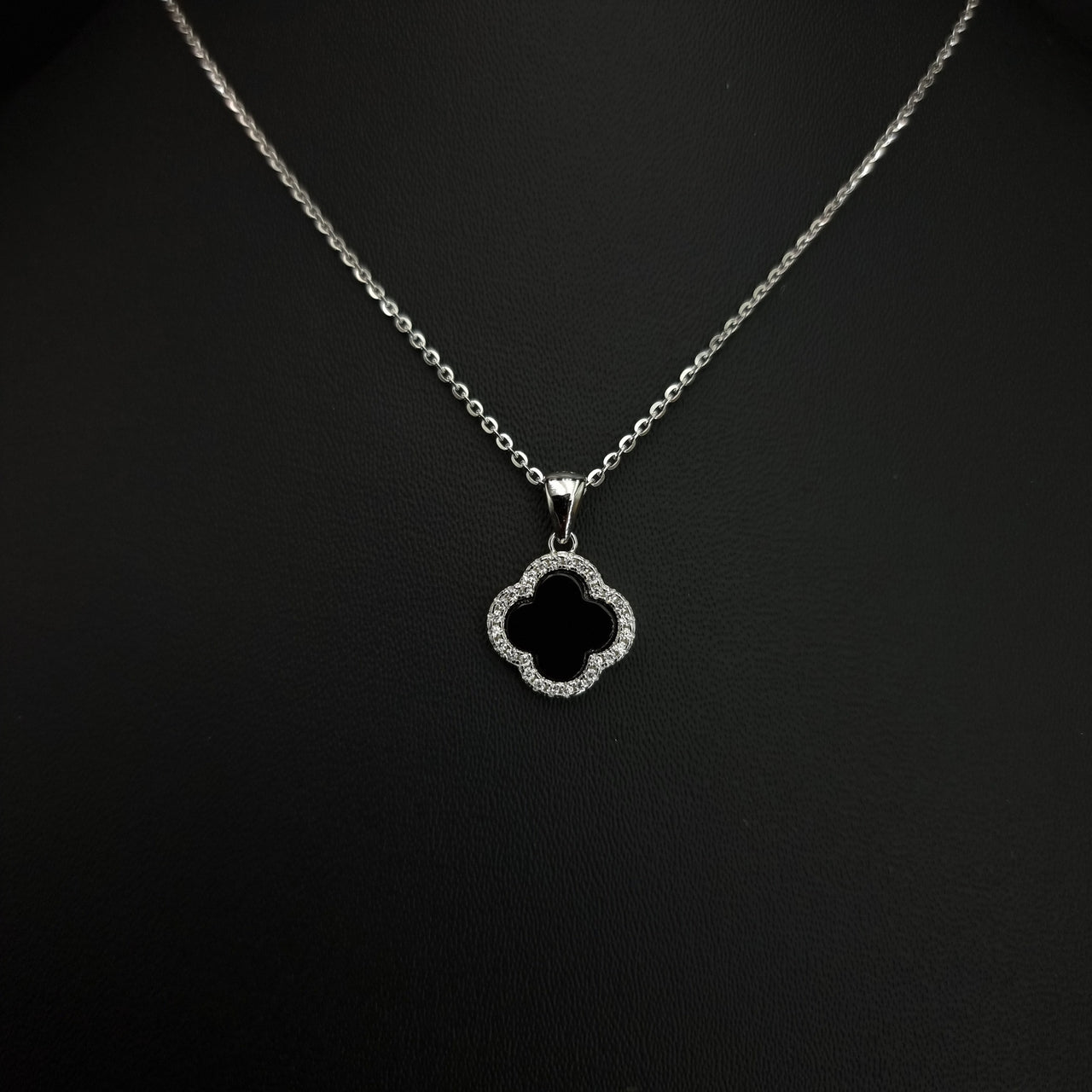 Black 4 Leaves Flower Set