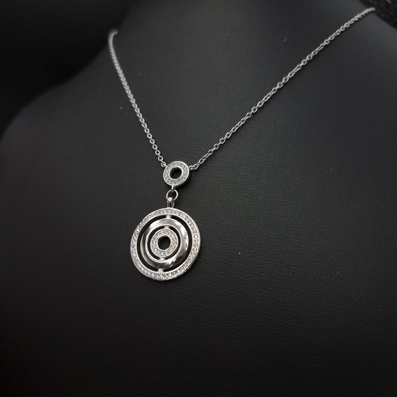 Circular Pendant Necklace