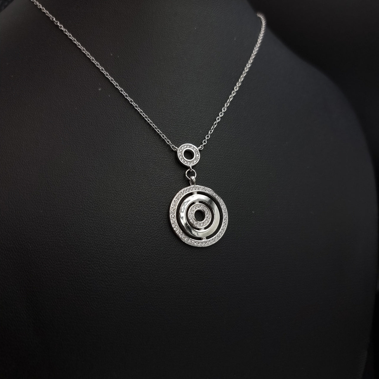 Circular Pendant Necklace