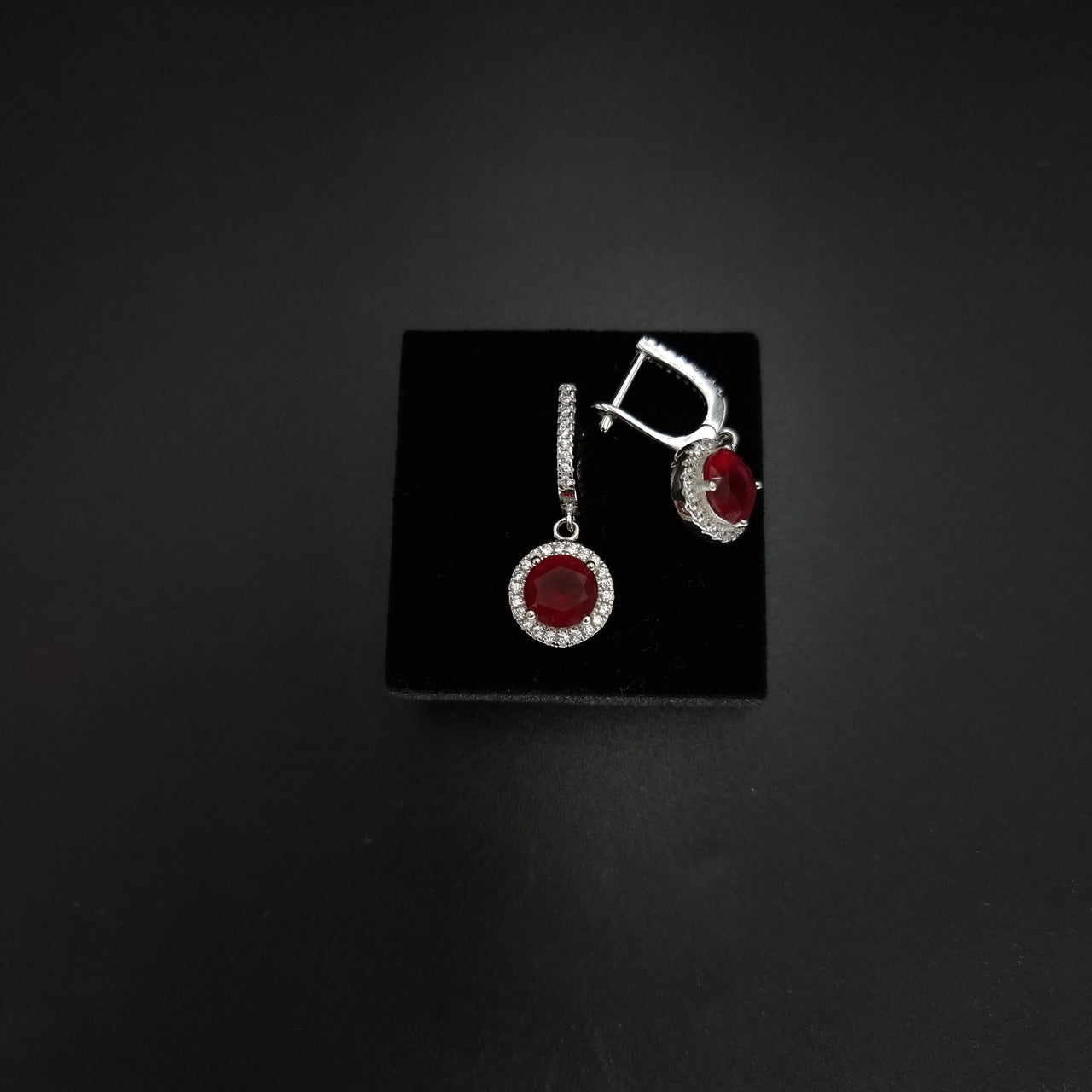 Circular Red Zircon Stone Set SLPST0135