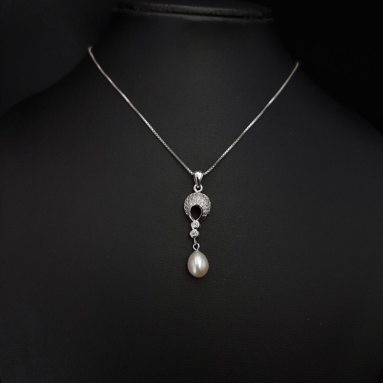 Fresh-water White Pearls Set SLPST0166