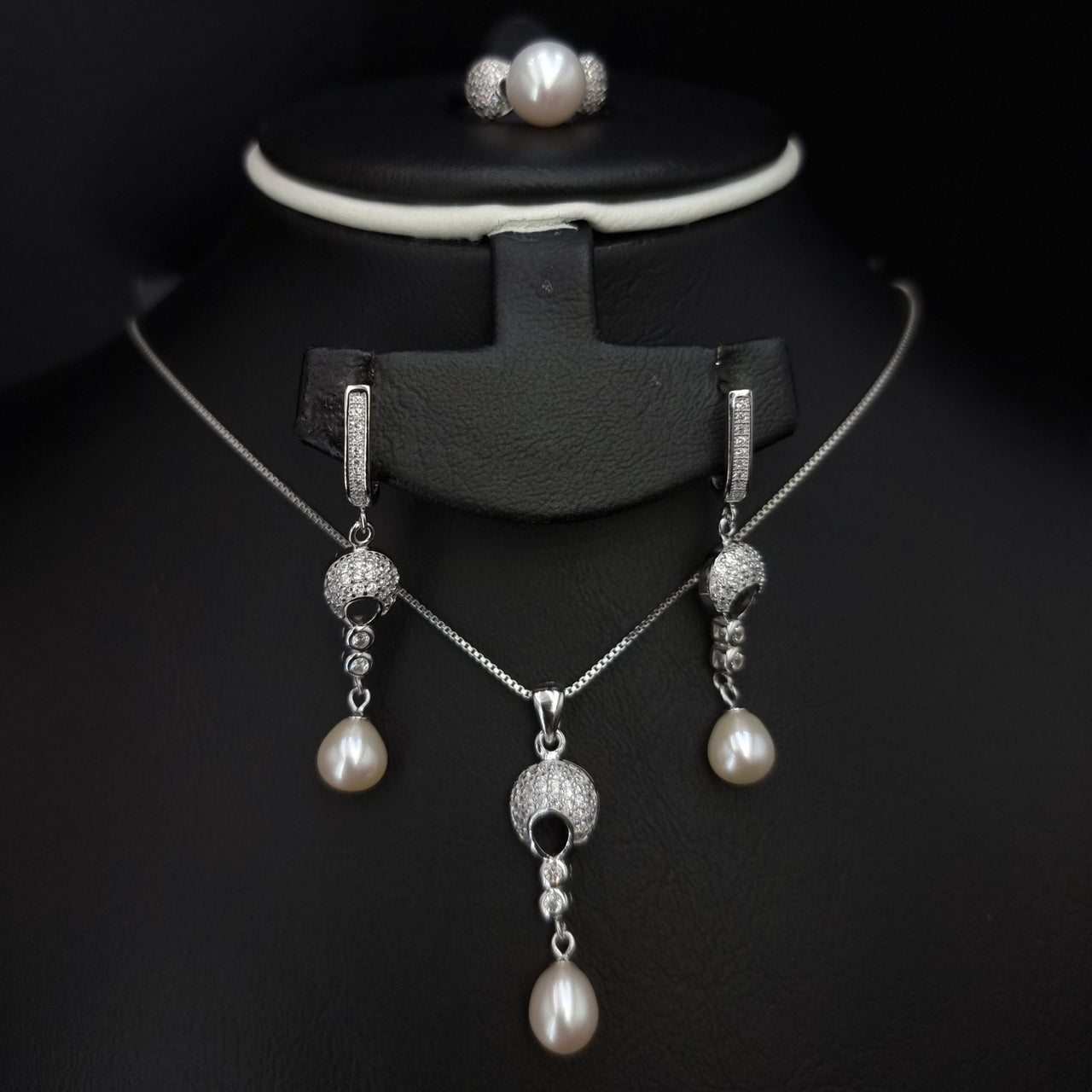 Fresh-water White Pearls Set SLPST0166