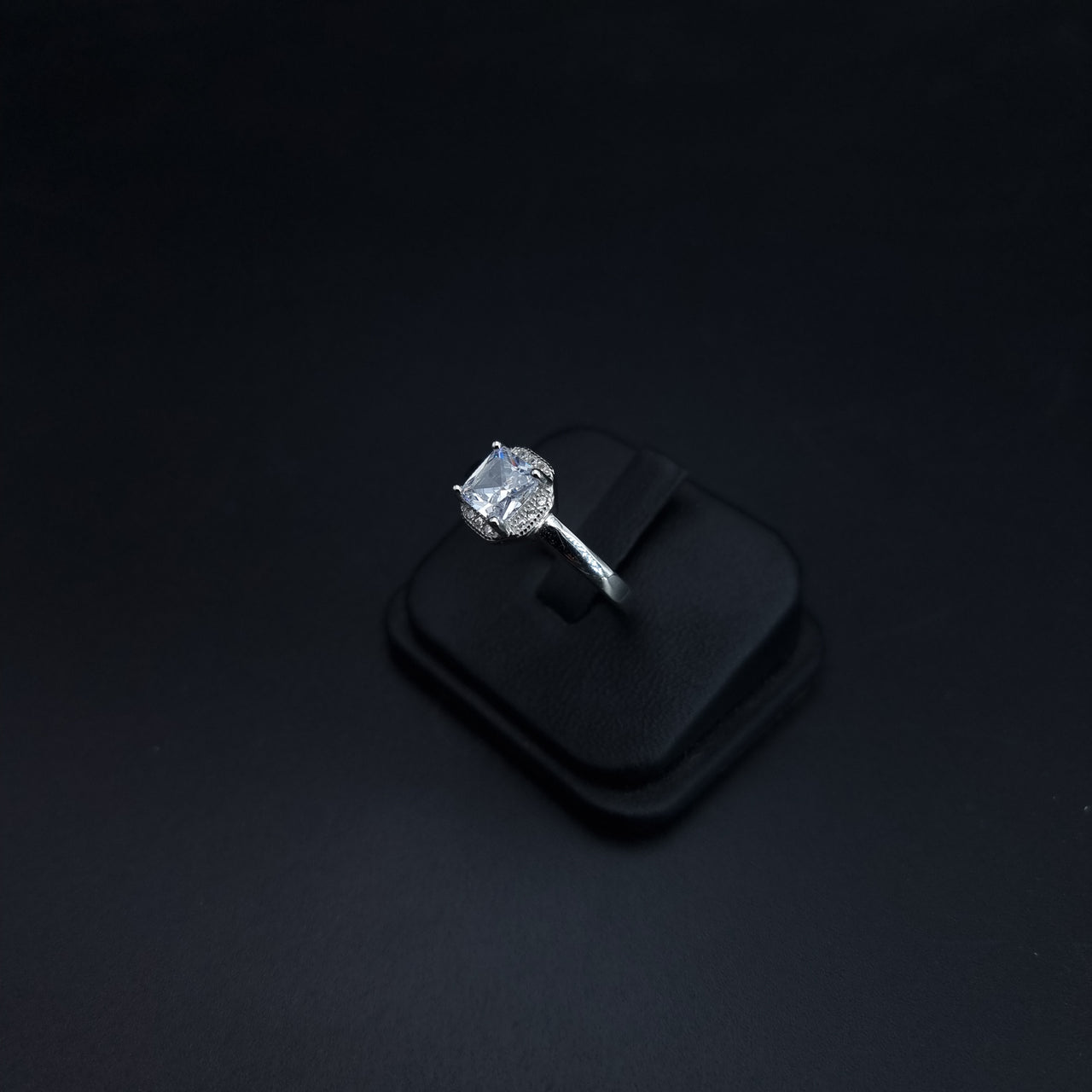 Wedding Ring With Central Zircon Stone SLPRG0144